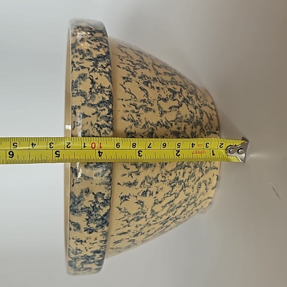 Roseville Spongeware 2 Qt Mixing Bowl - Picture 4 of 4